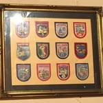 R Valentino - 壁飾りの市章