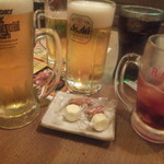 立ち飲み処ここ - ドリンクの摩天楼に囲まれるチーズ(2015.9.26)