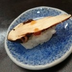 寿司割烹 魚紋 - 松茸にぎり