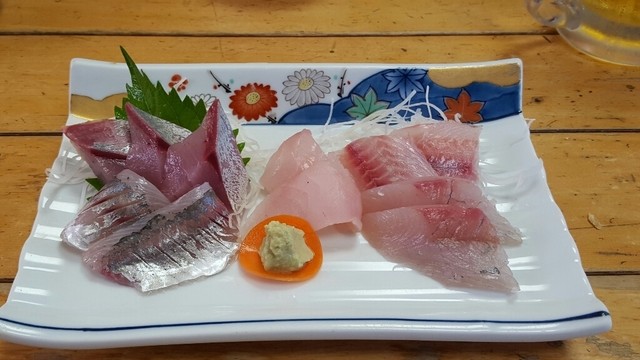 漁師料理 いちまる(海鮮丼)>