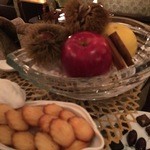 表参道うかい亭 - 秋らしい飾りつけ