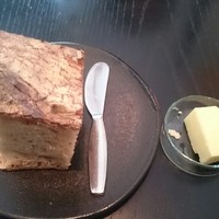ラ・ボンヌターブル - パン、バター