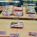 肉のマルタケ - 11:30でもうこんな感じの売れ行き･･･