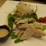 旬魚 - 蒸し鶏といちじくのサラダ