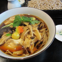 日本橋 やぶ久 - 20151003　初きのこそば　1150円　キノコタップリ！