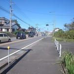 めし処 なかなか - がまだす道路の出口付近です。