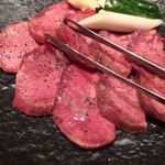 アジヨシ - 厚みのある特上塩タン