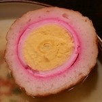 Hitotsubaki - おでん（ばくだん）の断面〔15/10/3撮影〕→中心部はゆで卵と紅白かまぼこ