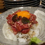 ☆炙りユッケ丼は黄身がメチャ濃いめです(*^^)v☆