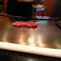さくら - 目の前で肉を焼いてくれます。