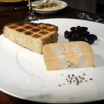 レストランユニック - フォアグラコンフィと燻製里芋のテリーヌ（シェア後）1,890円