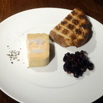 レストランユニック - フォアグラコンフィと燻製里芋のテリーヌ（シェア後）1,890円