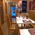 謝甜記 - モダンで清潔感ある内装。綺麗好き日本人から見て、十分合格点