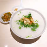 謝甜記 - 五味粥（￥1020）。牛肉・豚肉・豚スネ肉・鶏肉・ピータン入り、肉系オールスター粥！