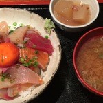めしの助 - 朝の少し小さめ海鮮丼