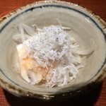 めしの助 - しらすと新玉葱