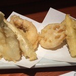 めしの助 - 天ぷら盛り合わせ（きす・よしえび・ワカサギ・穴子・ヤングコーン他）