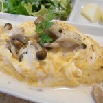 オレンチ カフェ - ランチ　オムライスホワイトソース