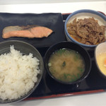 Yoshinoya - 牛鮭定食＋卵