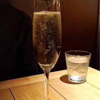 Osteria UVA RARA 横浜 - スパークリングワイン（白で甘口）とお冷