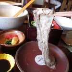 茶茶 - この粘り！ 長芋とろろの比較になりません。箸でも簡単に切れず、むしろ「餅そのもの」