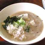 茶茶 - 刻みねぎと海苔を加え、自然薯とろろをたっぷりと。麦飯のぷちぷち感も最高です！