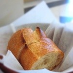 アニヴェルセルカフェ - ～アニヴェルセルカフェ みなとみらい～
                                牛のセットでついてきたパン