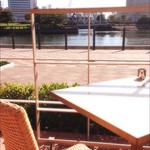 アニヴェルセルカフェ - ～アニヴェルセルカフェ みなとみらい～
      テラス席