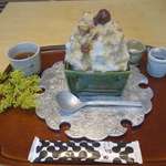 廚 菓子 くろぎ - ほどなくして和栗かき氷が目の前に運ばれてきました。