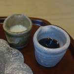 廚 菓子 くろぎ - かき氷の味変えようの黒蜜と練乳が用意されていました。