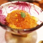 冷前菜　黄人参のムースと赤海胆と牛コンソメジュレ