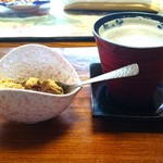 花いち - ［ウェルカムドリンク］生ビールと求肥