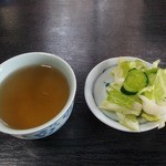 山麓亭 - 飲み食べ放題のそば茶と漬物