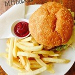Windmill Cafe - ビーフバーガーとポテト～写真だと伝わらないけどボリューミー満点