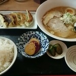 ぎょうざのだるまや - ラーメン定食  780円