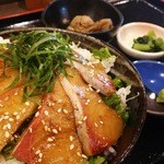 最強鮨居酒屋 やまのや - ハマチの漬け丼