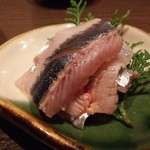 最強鮨居酒屋 やまのや - 刺身１０種盛りの秋刀魚