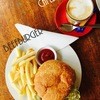 Windmill Cafe - 料理写真:ビーフバーガーとカフェラテ