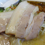 らーめん 雷華 - 「赤雷（豚骨醤油）」チャーシュー