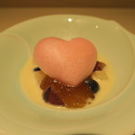 日本料理 みや  - 27年10月　所沢サツマイモアイス、シェリーソース、ブランデージュレ　梨、巨峰、ブルーベリー　最中ハート