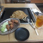 だるまや - 焼そば大・串カツ豚ヒレ5・ウーロン茶