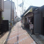 だるまや - 道を挟んで右本店・左別館