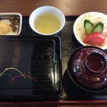 かいだ屋 - うな重 一本入り サラダ付き ２６００円(税抜)