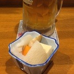 やきとり呑斗 - お通しの煮物です。