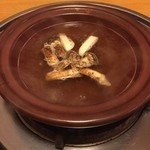 板 石山光一 - ハモすきの鍋（松茸投入後）