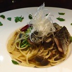 北新地 かじ - 秋刀魚ときのこのパスタ。