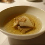 Restaurant Satoshi.F - アカヤマドリ茸ペルシュウと美濃古地鶏のコンソメ