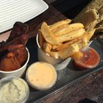 grill'd - 定番のポテトフライの他、サツマイモのフライ、ズッキーニのフライの合計３種のフライセット。