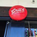 grill'd - 赤い看板が目印