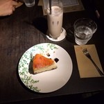 カフェ フーフー - チーズケーキとアイスチャイ